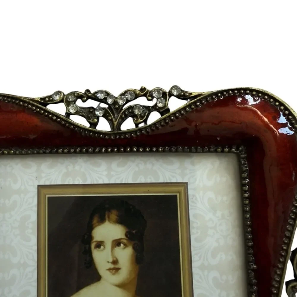 Decorative Tabletop 3.5x5 Inch Standing Easel Picture Frame. NEW.